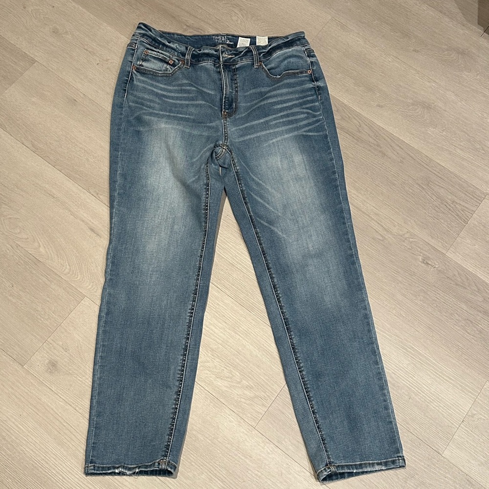 Women’s‎ jeans